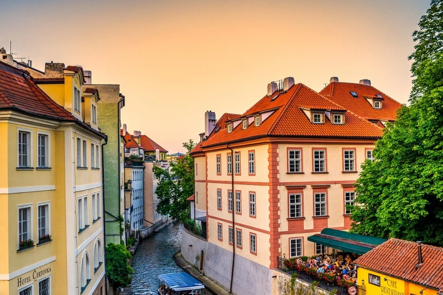 Private 8-Hour Prague Highlights Tour with Castle, Lunch & Boat Cruise 2