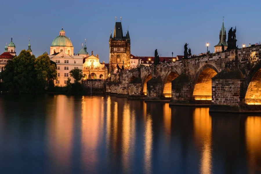 Private 8-Hour Prague Highlights Tour with Castle, Lunch & Boat Cruise 3
