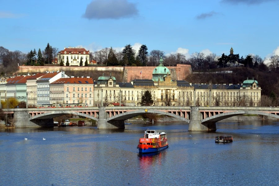 Private 8-Hour Prague Highlights Tour with Castle, Lunch & Boat Cruise 8