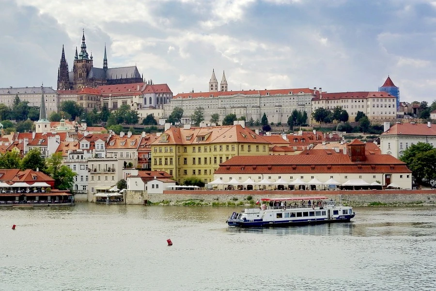 Private 8-Hour Prague Highlights Tour with Castle, Lunch & Boat Cruise 9