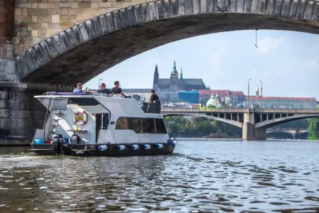 Meet Prague and enjoy funny contest: Amazing Race Style