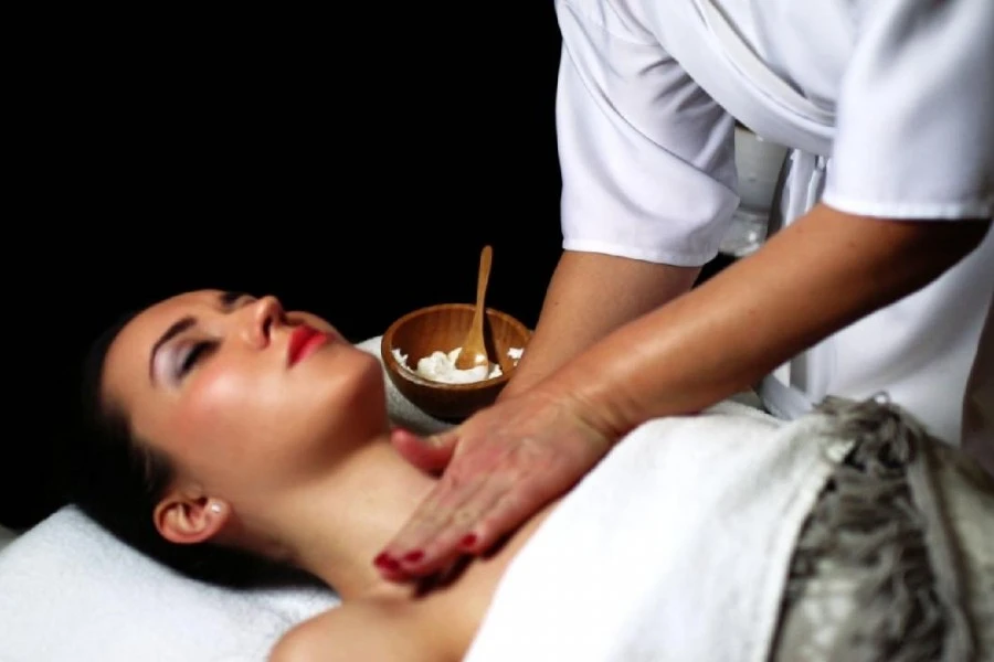 Romantic Spa & Vintage Car Experience for Couples 3